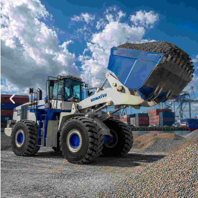 Cargador frontal Komatsu en puerto